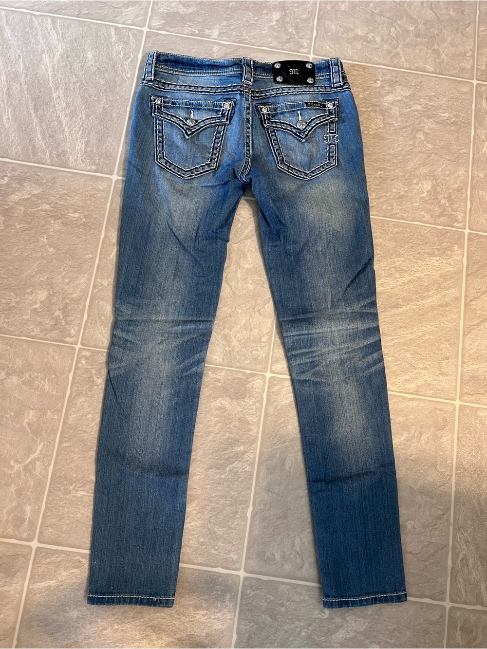 Miss Me Signature Skinny Jeans Medium Wash Thick Stitch Embellished Pocket 28